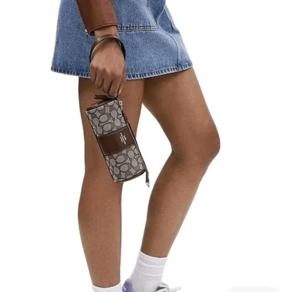 ONE DAY SALE...Coach Signature Jacguard Barrel Nolita Maple - Picture 8 of 10